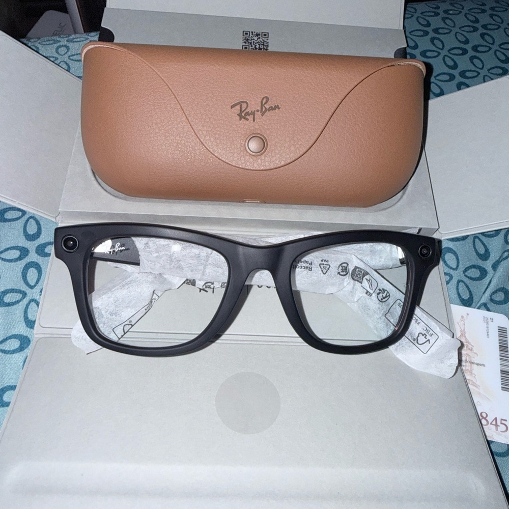 Ray-Ban Meta Gen 2, brand new , only opened to demonstrate